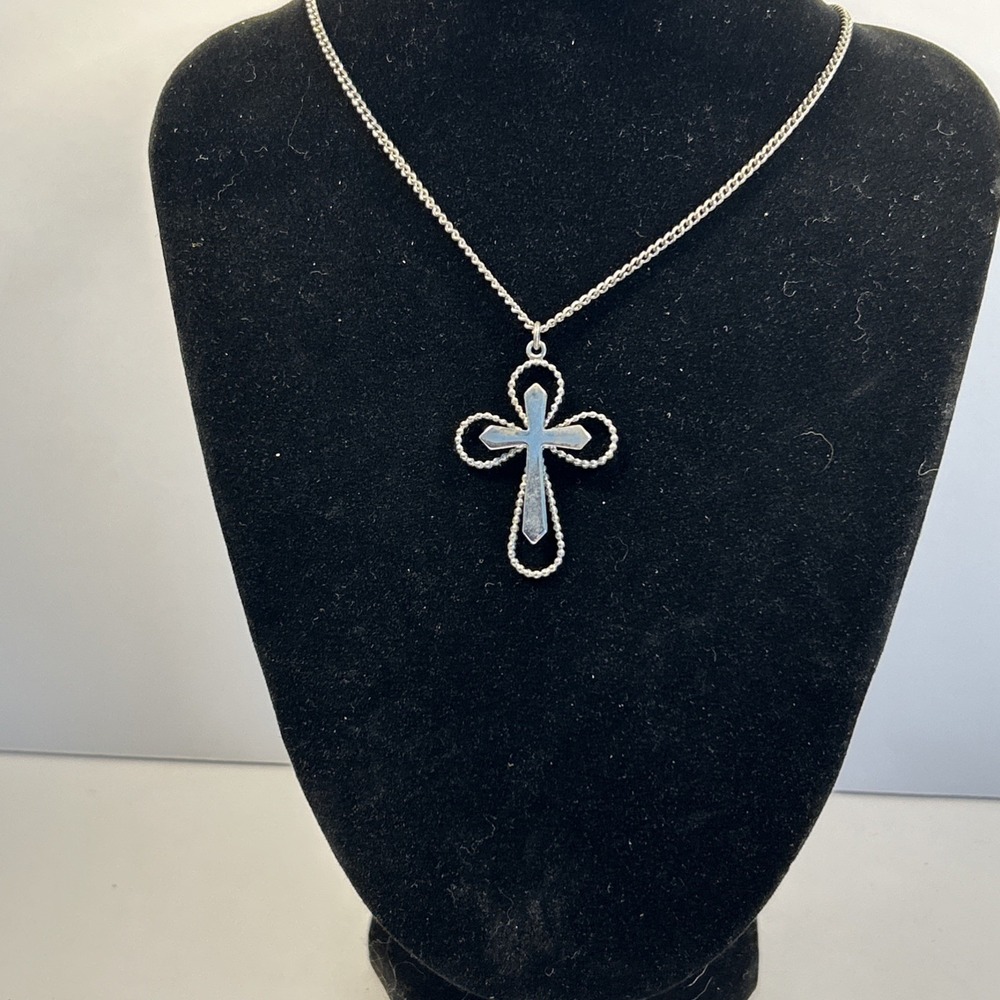 Vintage 70's Silver Tone Sarah Coventry Cross Necklace 3D